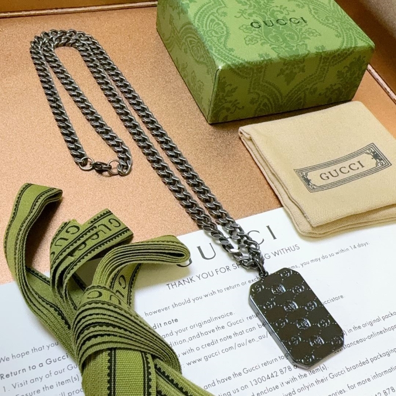 G*u*i necklaces